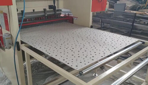 دستگاه سوراخ کردن پلاکت گچ به کارخانه تایلند تحویل داده خواهد شد.