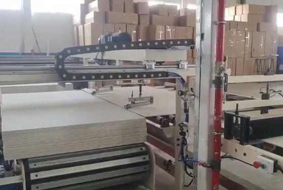 قیمت خوب ماشین لامیناسیون فیلم PVC با تولید بالا با لامیناسیون موثر 1300 میلی متر و ظرفیت 2-6 میلیون متر مربع در سال برای تولید تخته های سقف گیپس آنلاین