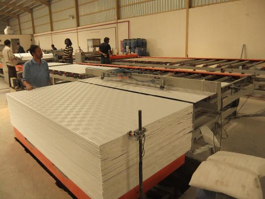 قیمت خوب PVC / آلومینیوم فویل ماشین آلات لمینیت کمتر با ویژگی های خودکار بالا آنلاین
