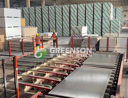 قیمت خوب خط تولید تایل سقفی گچی با عرض لمینت موثر 1300 میلی‌متر، با سرعت قابل تنظیم 2-15 متر بر دقیقه و کنترل الکتریکی سیستم PLC آنلاین