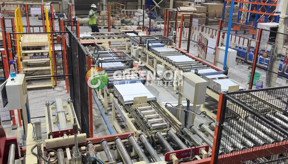 قیمت خوب دستگاه لمینیت تمام اتوماتیک با سرعت لمینیت 15 متر در دقیقه و تغذیه خودکار تخته برای برش سقف کاذب گچی آنلاین