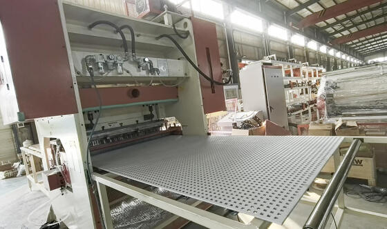 قیمت خوب ماشین سوراخ کردن خودکار پنل CNC با فشار 200T سرعت 50 بار در دقیقه و عرض حفاری 1220mm برای تخته سیمان فیبر MDF آنلاین